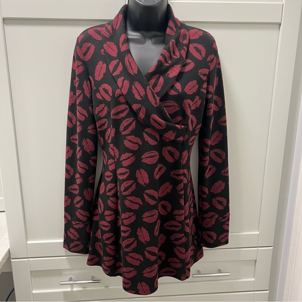 LUC FONTAINE Black w/ Red Lip Print Cowl V Neck | Top or Short Dress | Stretch 6